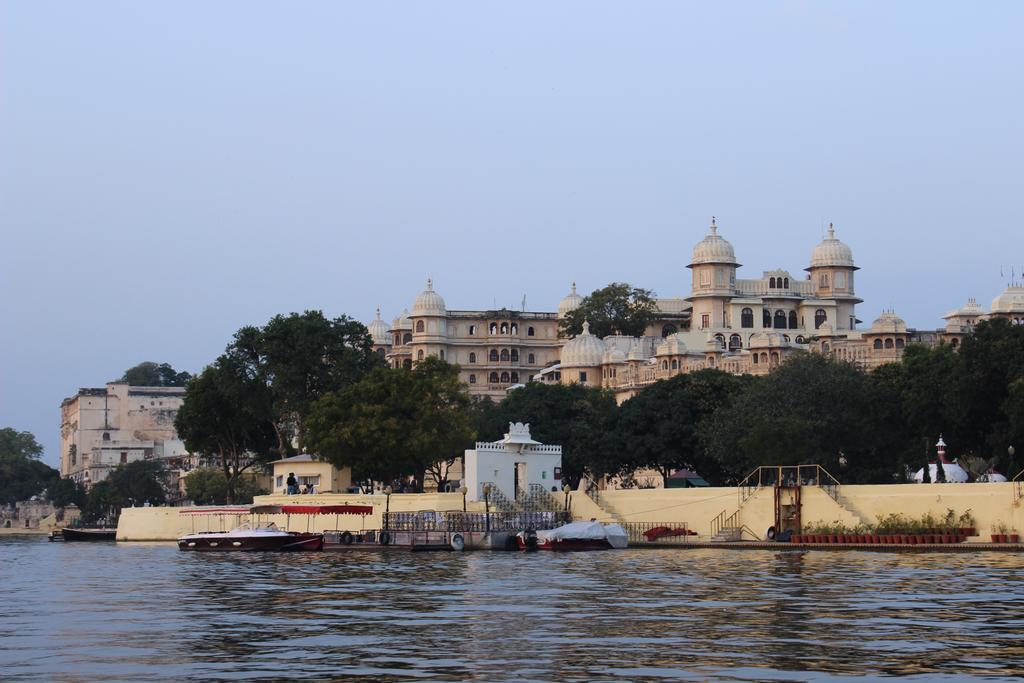 Raj Niwas Hotel Udaipur Exterior photo