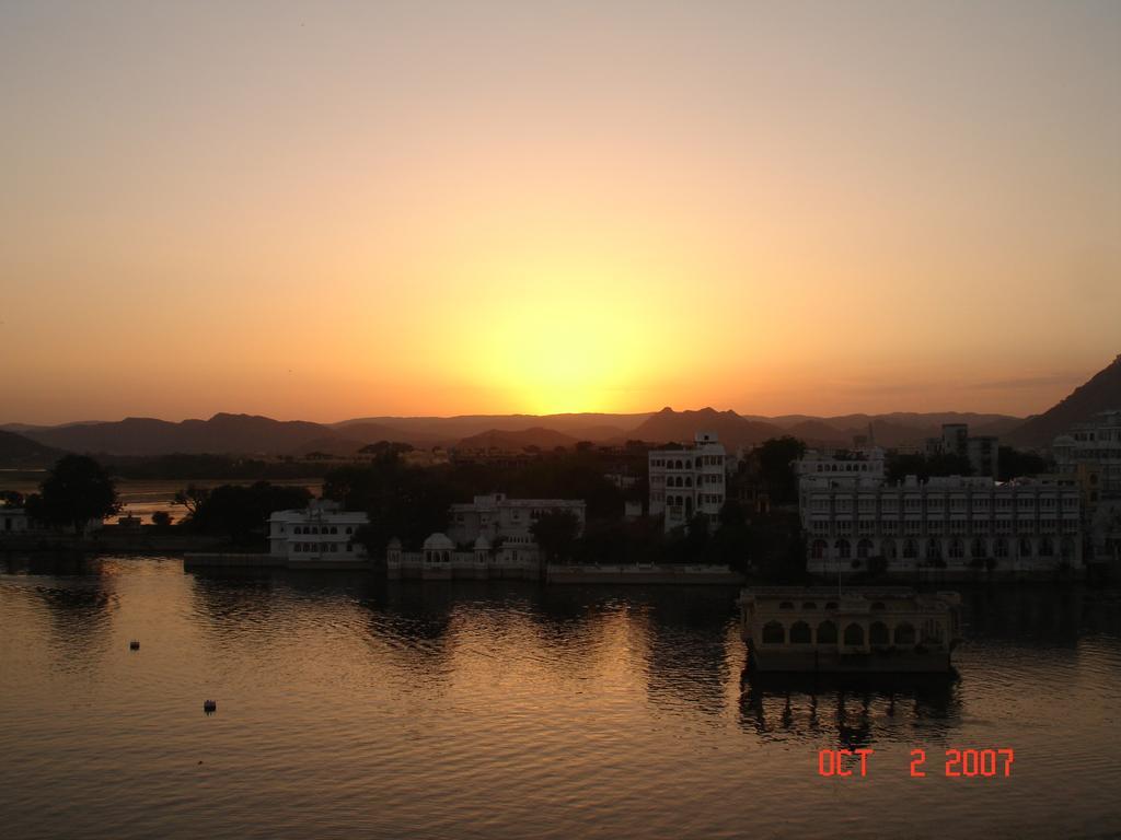 Raj Niwas Hotel Udaipur Exterior photo