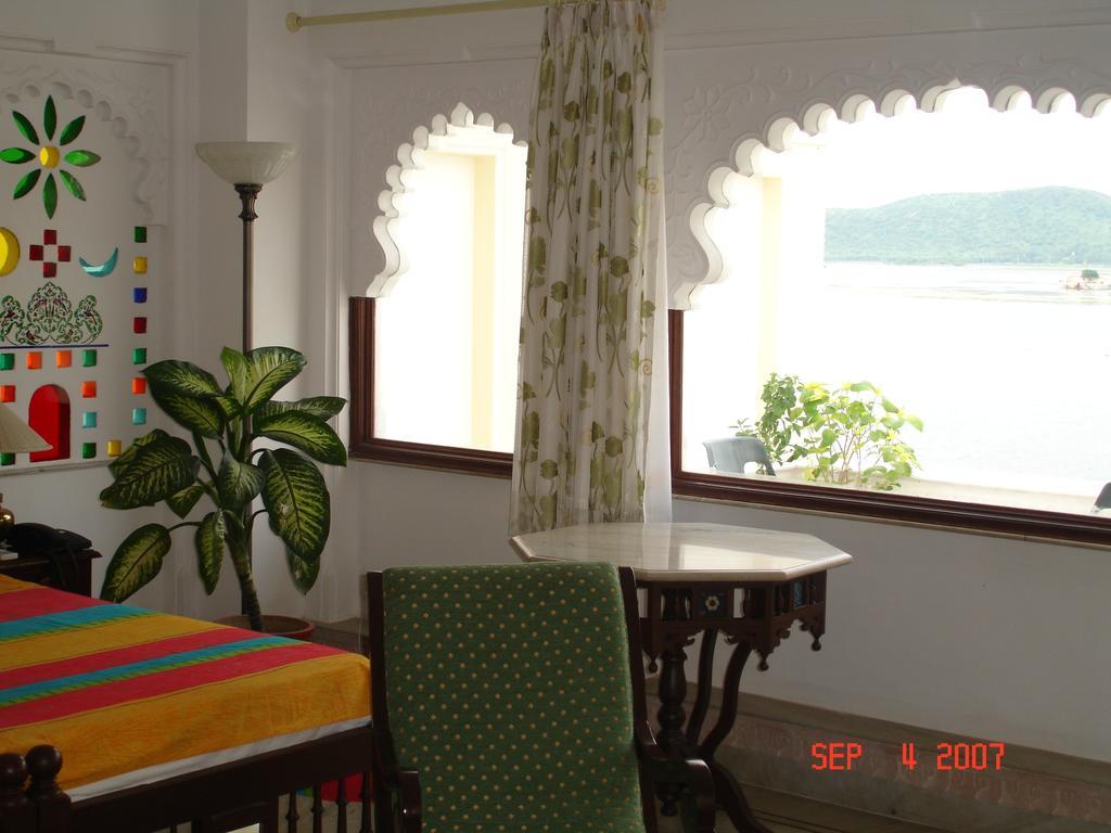 Raj Niwas Hotel Udaipur Exterior photo