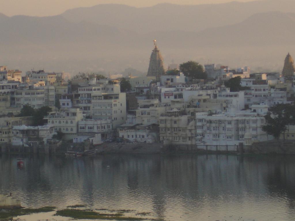 Raj Niwas Hotel Udaipur Exterior photo