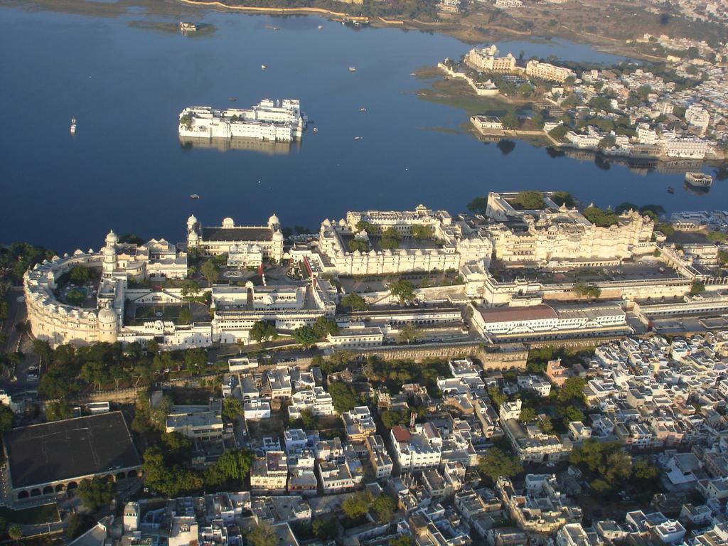 Raj Niwas Hotel Udaipur Exterior photo