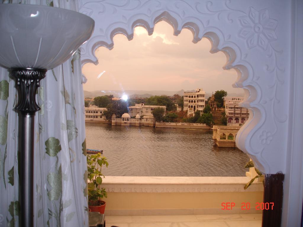 Raj Niwas Hotel Udaipur Exterior photo