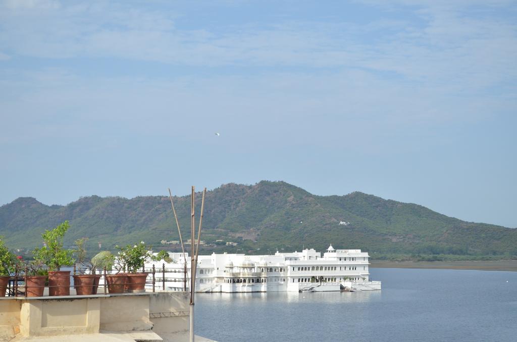 Raj Niwas Hotel Udaipur Exterior photo