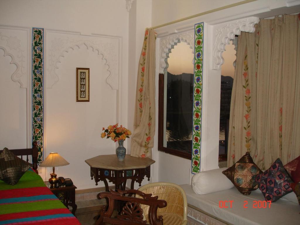 Raj Niwas Hotel Udaipur Room photo