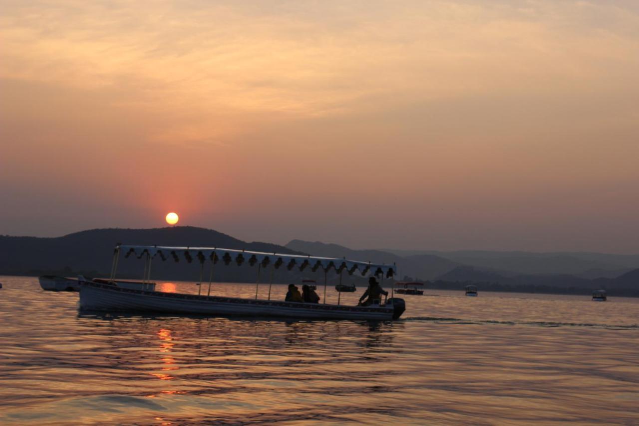 Raj Niwas Hotel Udaipur Exterior photo