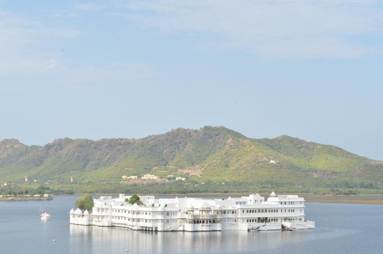 Raj Niwas Hotel Udaipur Exterior photo